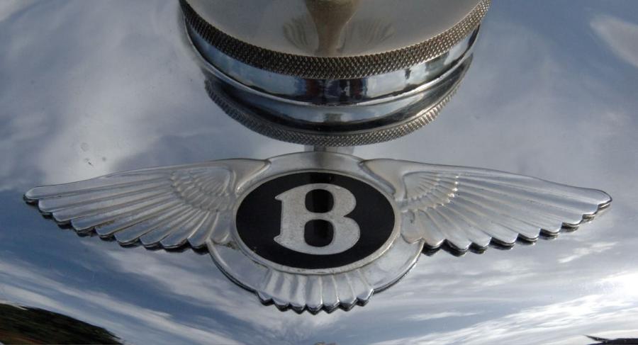 Логотип Bentley 3&frac12;-Litre Drop Head Coupe 1934 года  (фото 4 из 7)